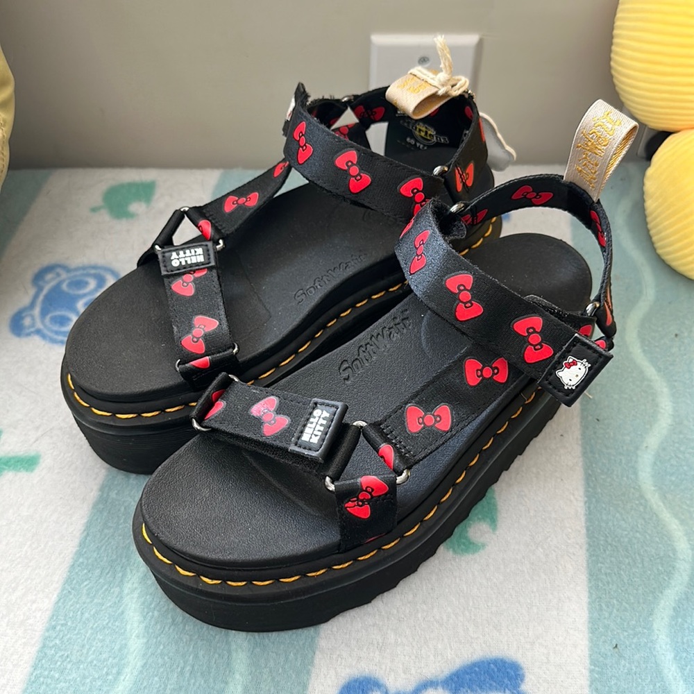 Dr. Marten x Hello Kitty